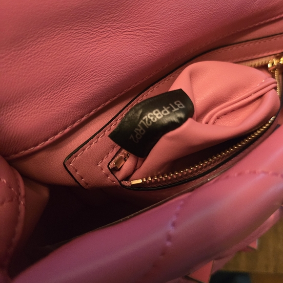 Valentino Garavani Pink Nappa with Chain Roman Stud Large Shoulder Bag - Picture 7 of 9